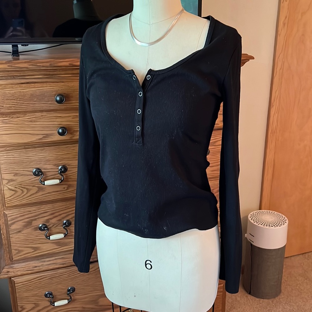 Black snap top